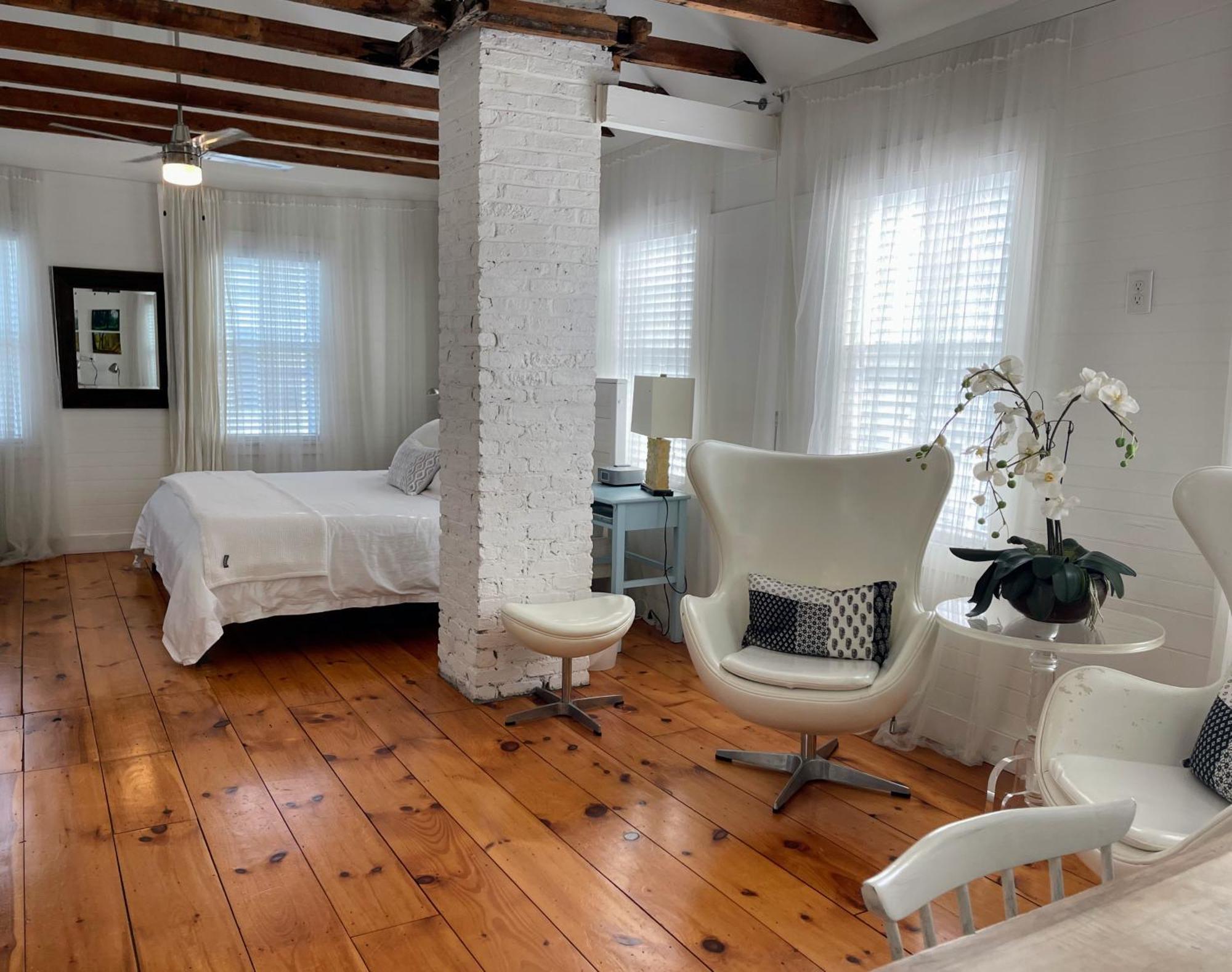 An Authentic, Rustic Luxurious Little Single Family Home In Old Town. All Yours. Marblehead Extérieur photo