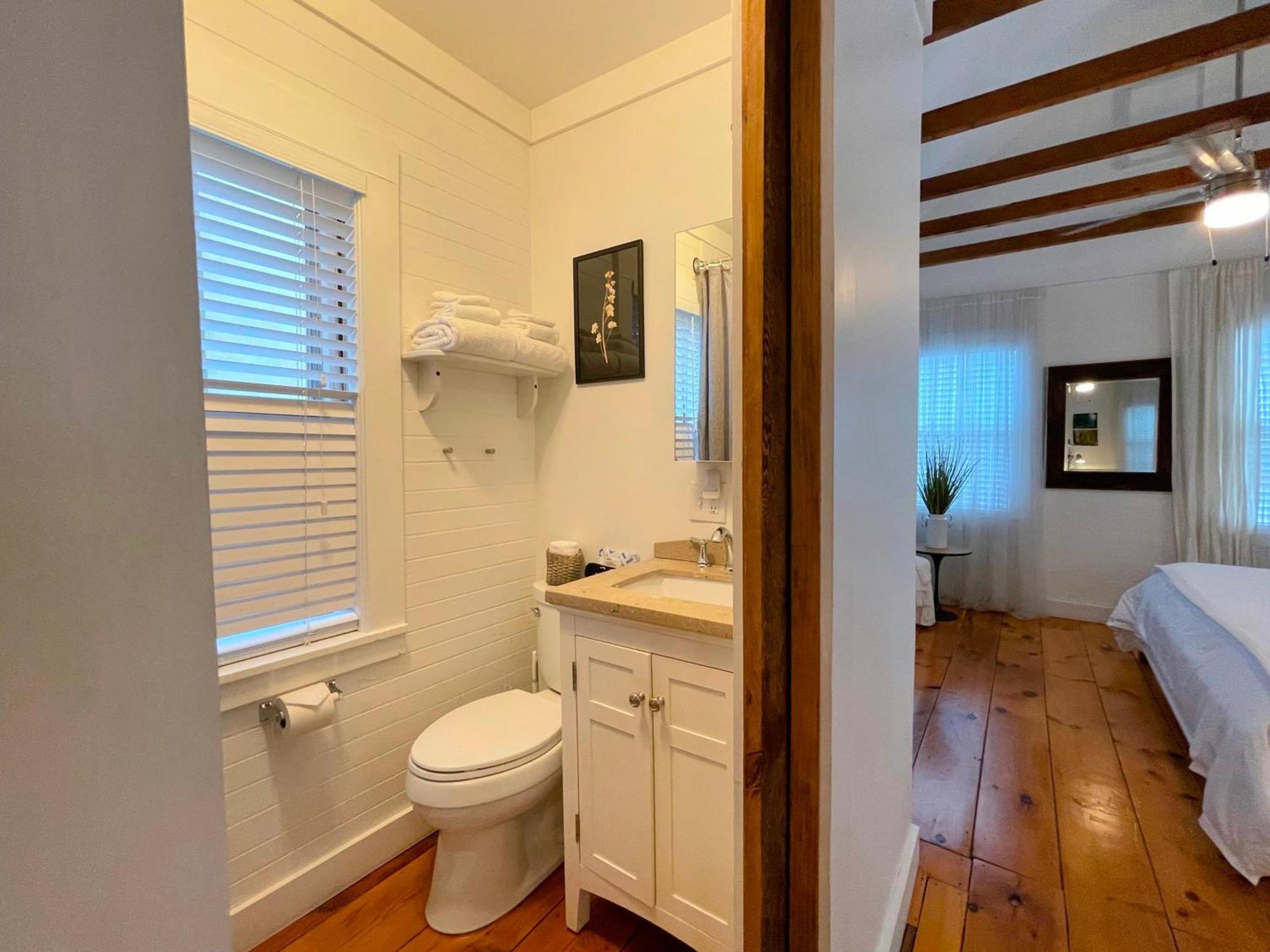 An Authentic, Rustic Luxurious Little Single Family Home In Old Town. All Yours. Marblehead Extérieur photo