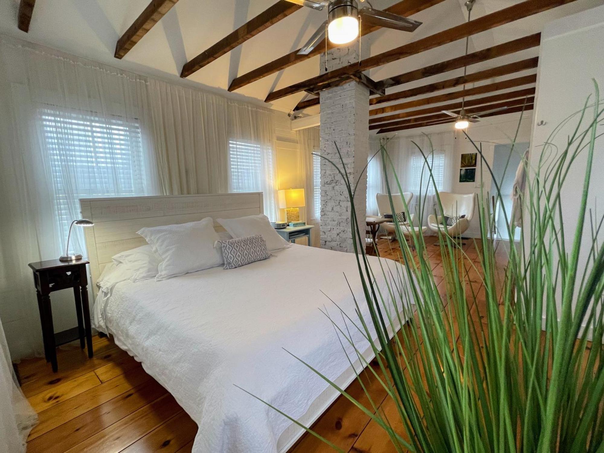 An Authentic, Rustic Luxurious Little Single Family Home In Old Town. All Yours. Marblehead Extérieur photo